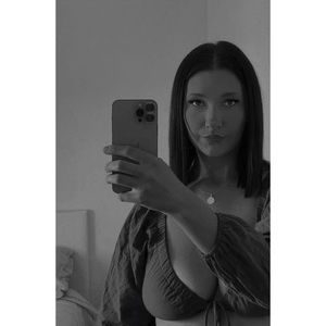 Meet your Posher, Brit